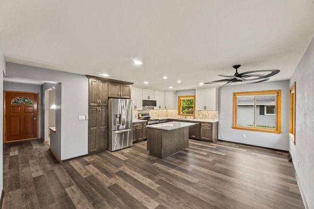 1020 Lilac LANE, Pewaukee, WI 53072