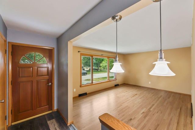 1020 Lilac LANE, Pewaukee, WI 53072