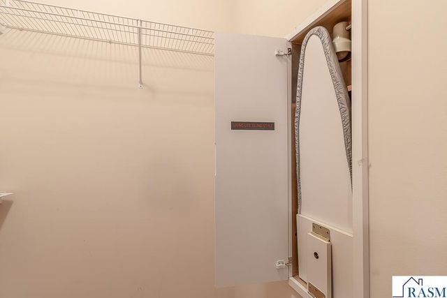 2142 Arlington Lane, North Mankato, MN 56003