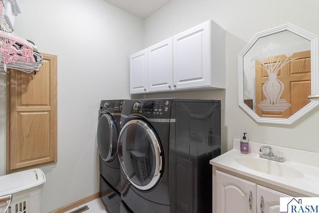 2142 Arlington Lane, North Mankato, MN 56003