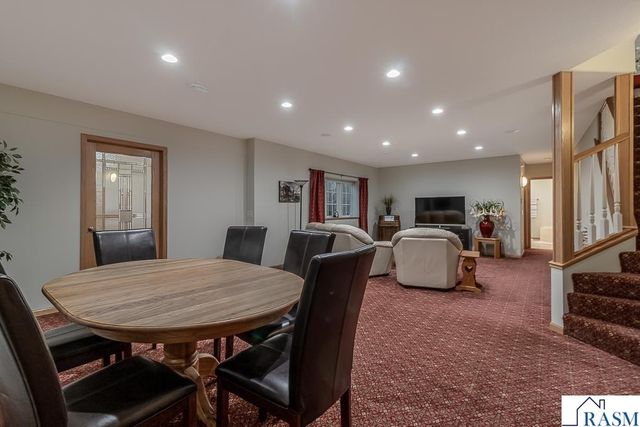 2142 Arlington Lane, North Mankato, MN 56003