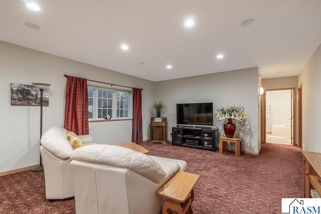 2142 Arlington Lane, North Mankato, MN 56003