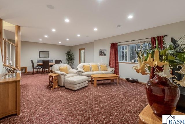 2142 Arlington Lane, North Mankato, MN 56003