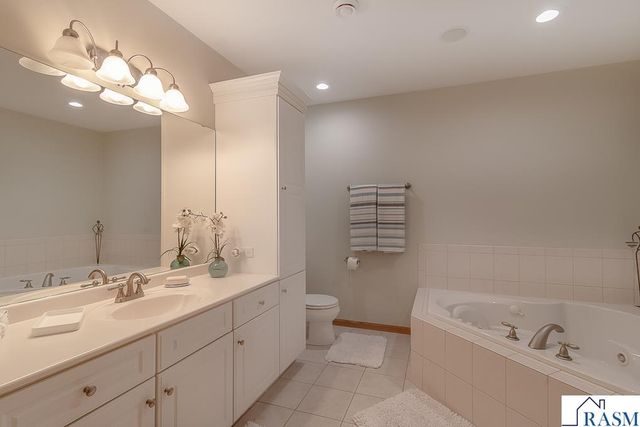 2142 Arlington Lane, North Mankato, MN 56003