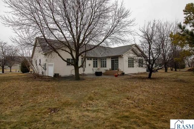 2142 Arlington Lane, North Mankato, MN 56003