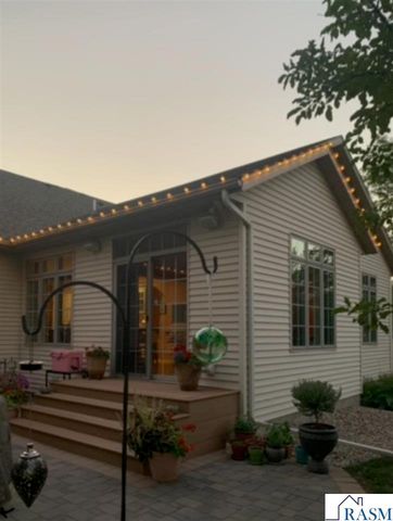 2142 Arlington Lane, North Mankato, MN 56003