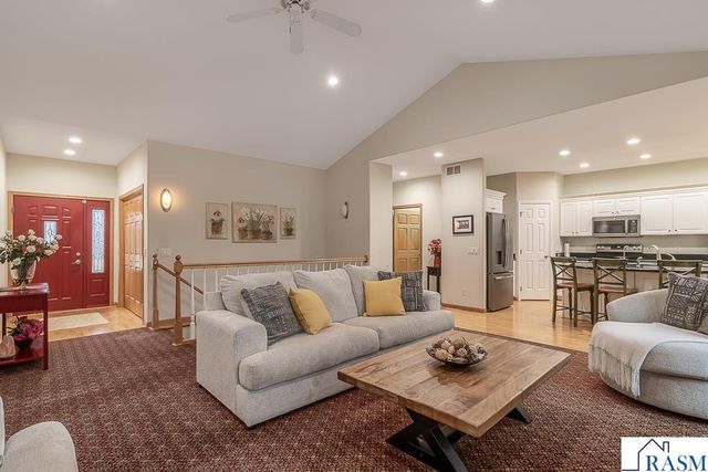 2142 Arlington Lane, North Mankato, MN 56003