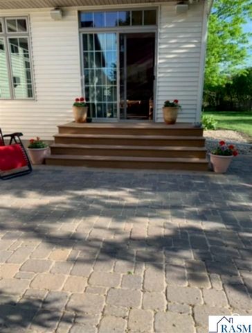 2142 Arlington Lane, North Mankato, MN 56003