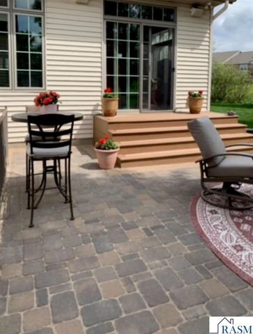 2142 Arlington Lane, North Mankato, MN 56003