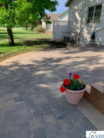 2142 Arlington Lane, North Mankato, MN 56003