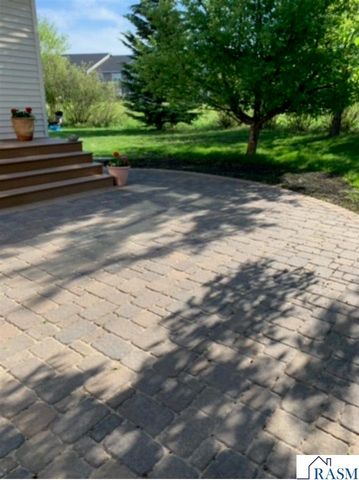 2142 Arlington Lane, North Mankato, MN 56003
