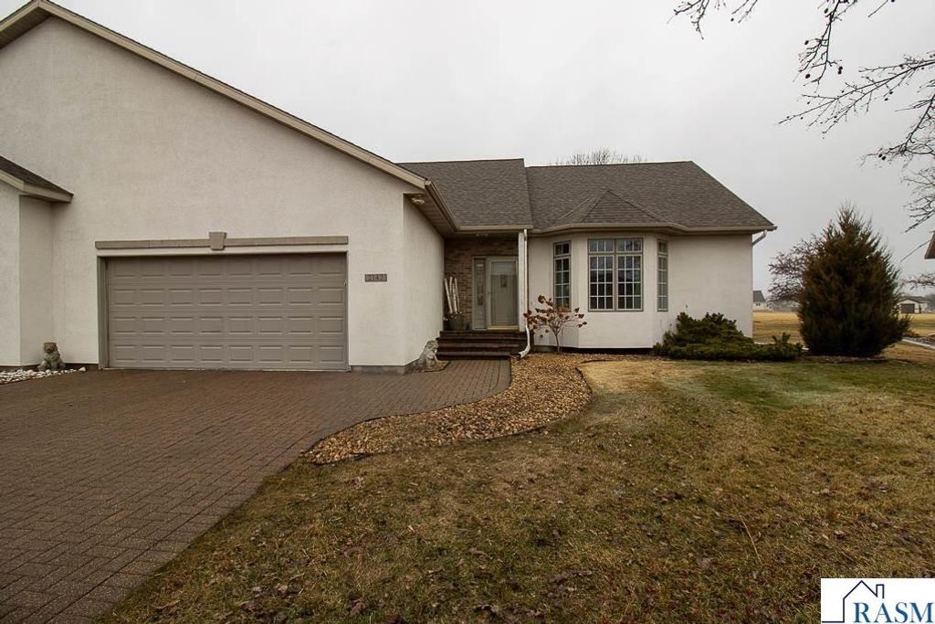 2142 Arlington Lane, North Mankato, MN 56003