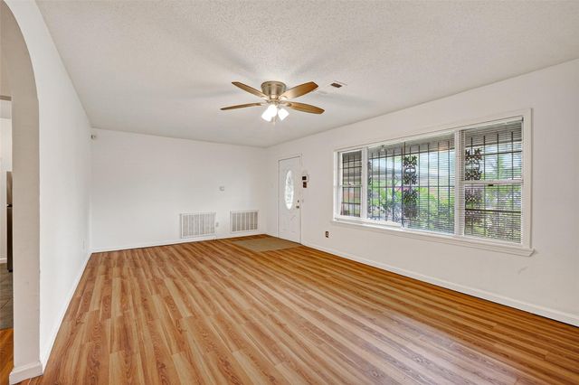 7426 Miley Street, Houston, TX 77028