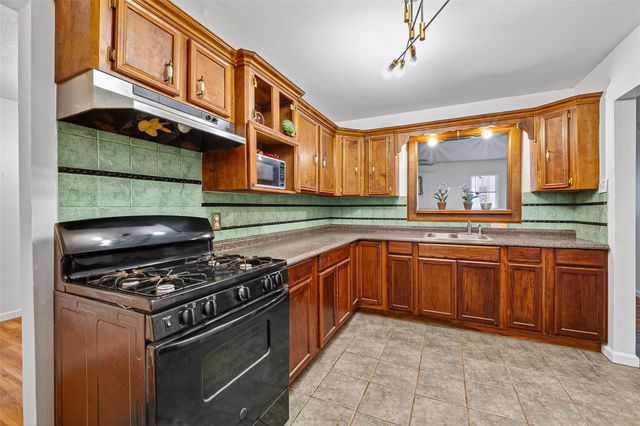 7426 Miley Street, Houston, TX 77028