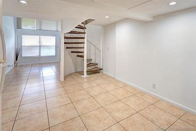 4121 NW 26th St T14, Lauderhill, FL 33313
