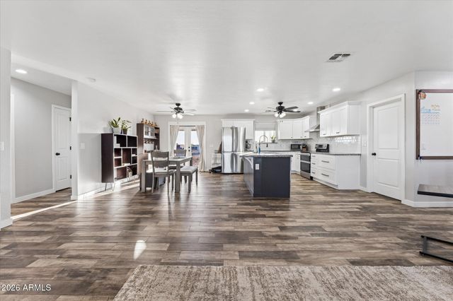 5146 N FLORES Lane, Casa Grande, AZ 85194