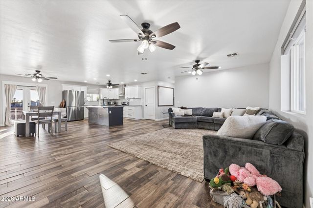 5146 N FLORES Lane, Casa Grande, AZ 85194