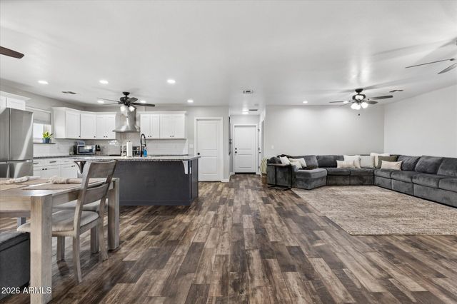 5146 N FLORES Lane, Casa Grande, AZ 85194
