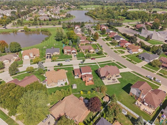 2870 Marlbank Drive, Sterling Heights, MI 48310