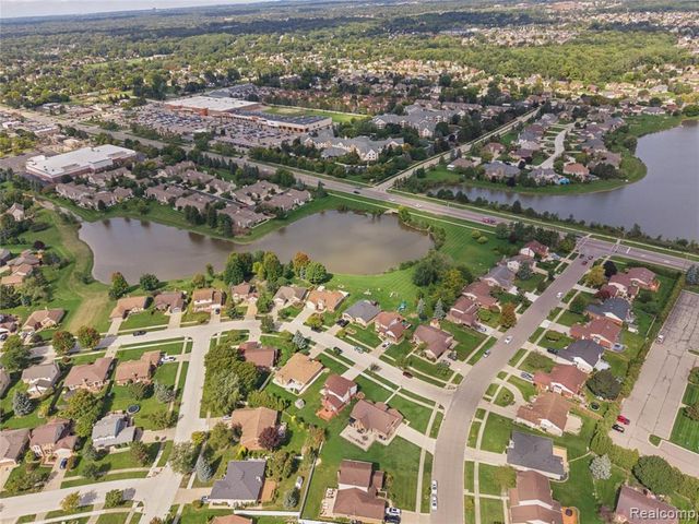 2870 Marlbank Drive, Sterling Heights, MI 48310