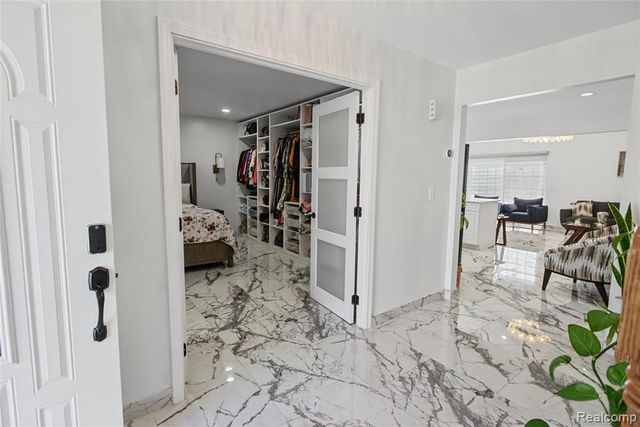 2870 Marlbank Drive, Sterling Heights, MI 48310