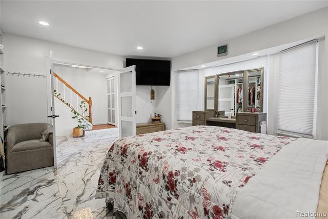 2870 Marlbank Drive, Sterling Heights, MI 48310