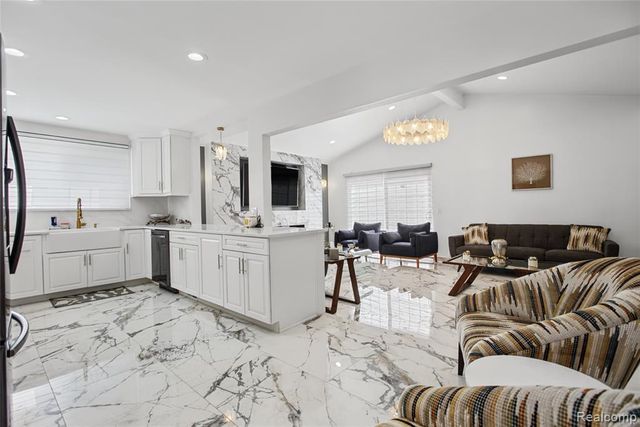 2870 Marlbank Drive, Sterling Heights, MI 48310