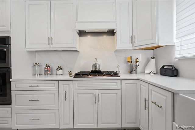 2870 Marlbank Drive, Sterling Heights, MI 48310