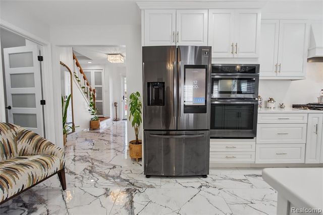 2870 Marlbank Drive, Sterling Heights, MI 48310
