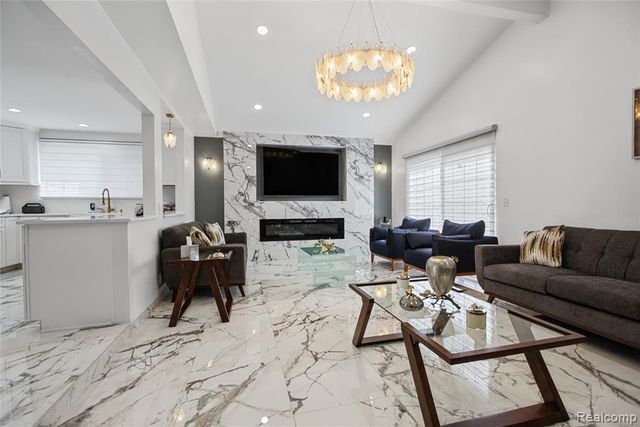 2870 Marlbank Drive, Sterling Heights, MI 48310