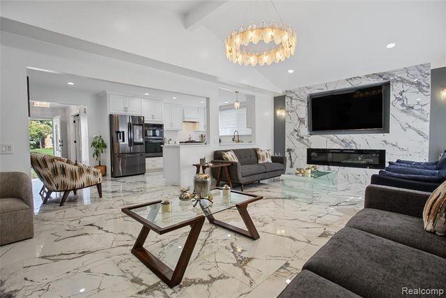 2870 Marlbank Drive, Sterling Heights, MI 48310