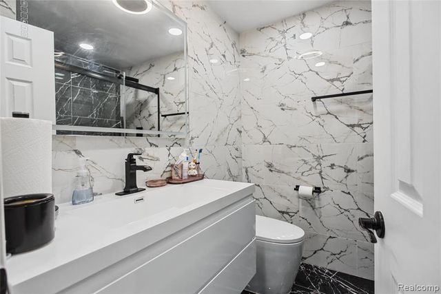 2870 Marlbank Drive, Sterling Heights, MI 48310