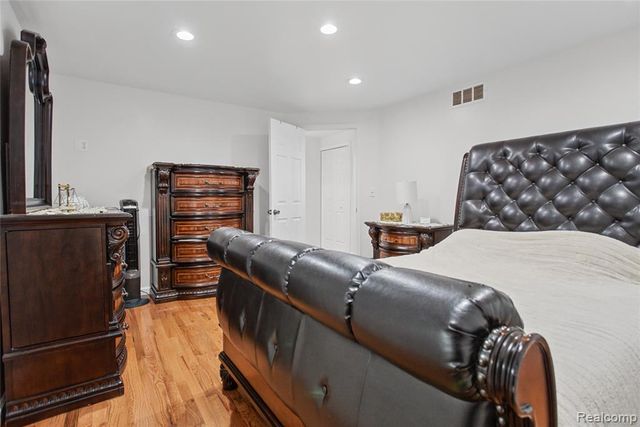 2870 Marlbank Drive, Sterling Heights, MI 48310
