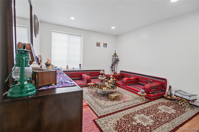 2870 Marlbank Drive, Sterling Heights, MI 48310