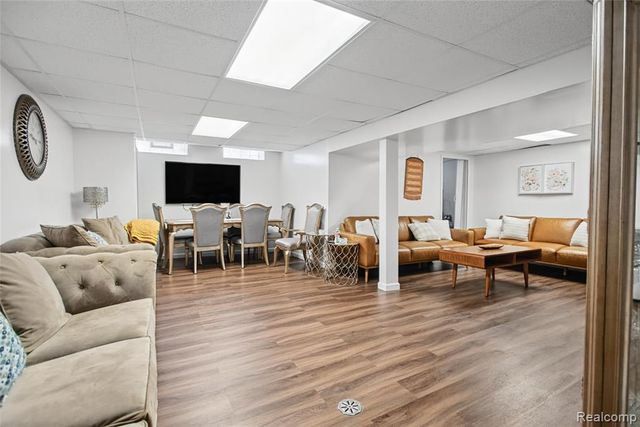2870 Marlbank Drive, Sterling Heights, MI 48310