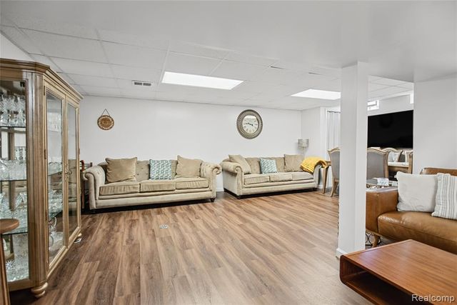2870 Marlbank Drive, Sterling Heights, MI 48310