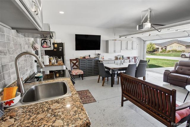 2870 Marlbank Drive, Sterling Heights, MI 48310