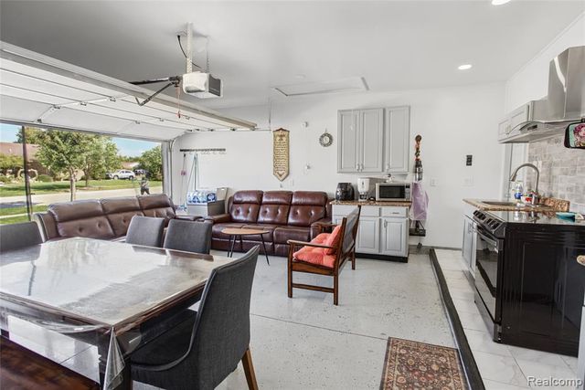 2870 Marlbank Drive, Sterling Heights, MI 48310