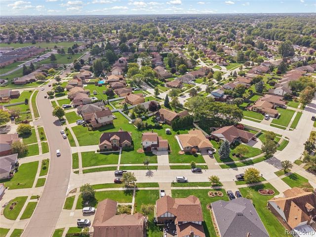 2870 Marlbank Drive, Sterling Heights, MI 48310