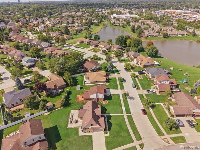2870 Marlbank Drive, Sterling Heights, MI 48310