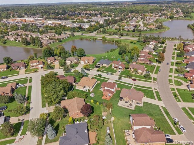 2870 Marlbank Drive, Sterling Heights, MI 48310