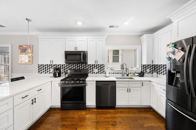 36-38 Fenwick 38, Somerville, MA 02145