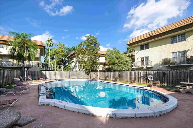 8600 SW 109th Ave 4-101, Miami, FL 33173