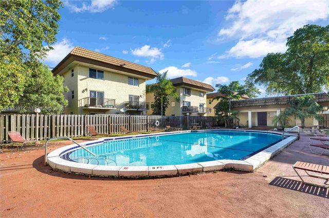 8600 SW 109th Ave 4-101, Miami, FL 33173