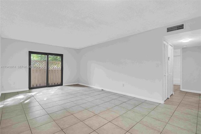 8600 SW 109th Ave 4-101, Miami, FL 33173