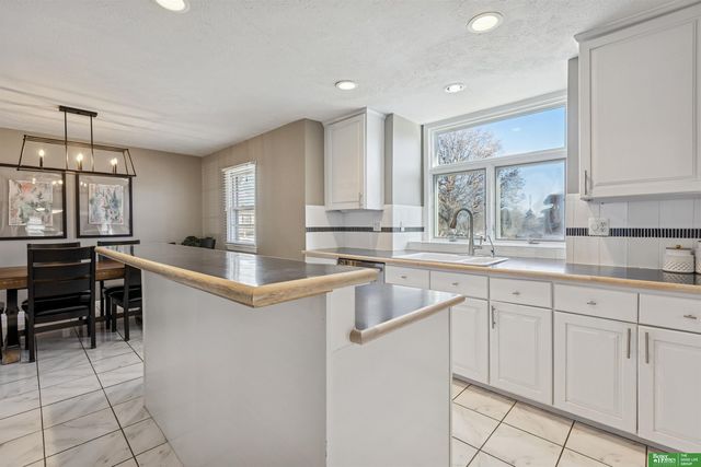 4905 S 95th Circle, Omaha, NE 68127