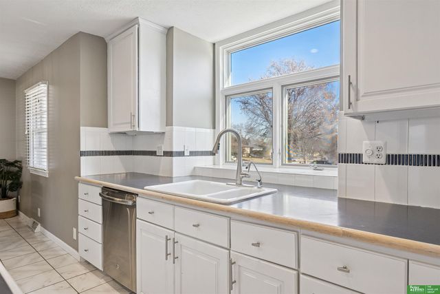 4905 S 95th Circle, Omaha, NE 68127