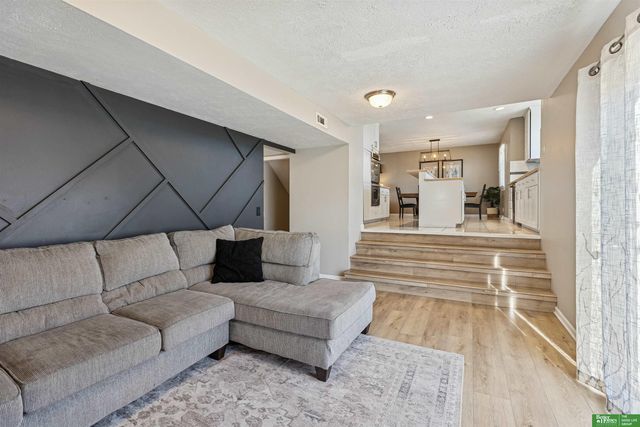 4905 S 95th Circle, Omaha, NE 68127