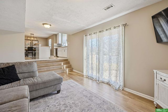 4905 S 95th Circle, Omaha, NE 68127