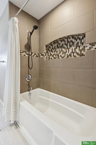 4905 S 95th Circle, Omaha, NE 68127